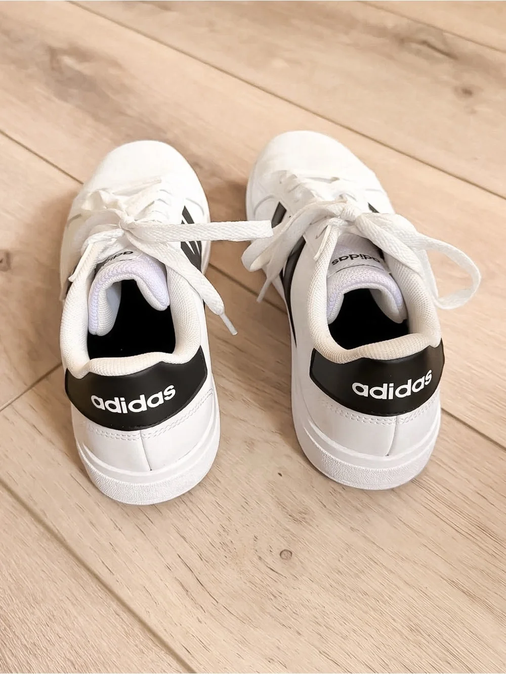 ADIDAS KIDS GRAND COURT 2.0 BLACK AND WHITE SNEAKERS SIZE 5